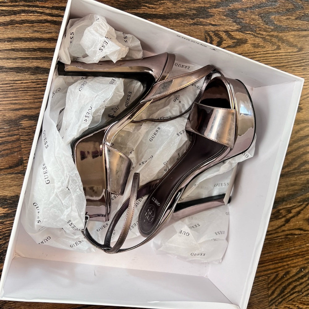 GUESS Women Seton Jacquard Platform Dress Sandals SHOES 7.5 Silver Metallic